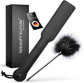 Liebesfreunde® Sex Paddel inkl. Federkitzler, BDSM Peitsche Sex Spielzeug für Paare, SM Flogger, Gerte, Bondage Zubehör